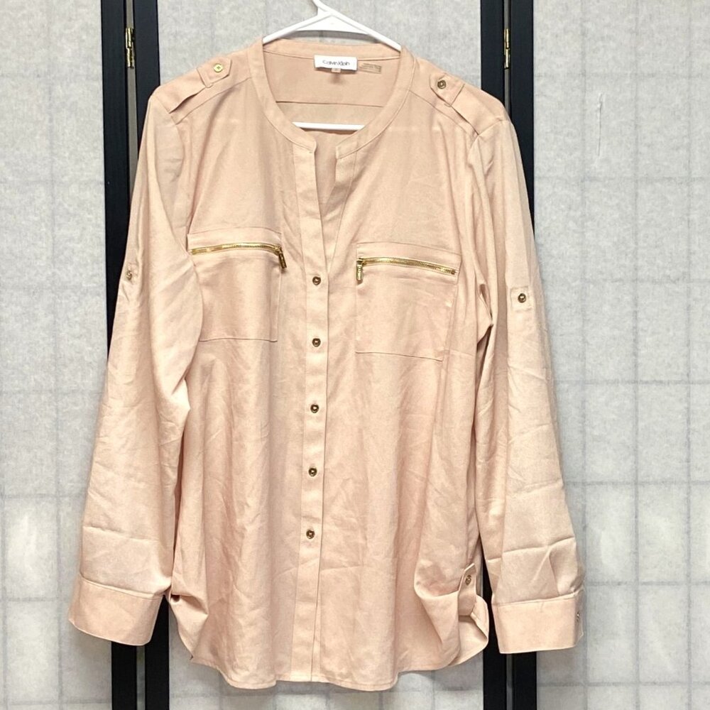 Calvin Klein Blush Collarless V‑Neck Button Up Blouse M Zip Pockets Roll Sleeve